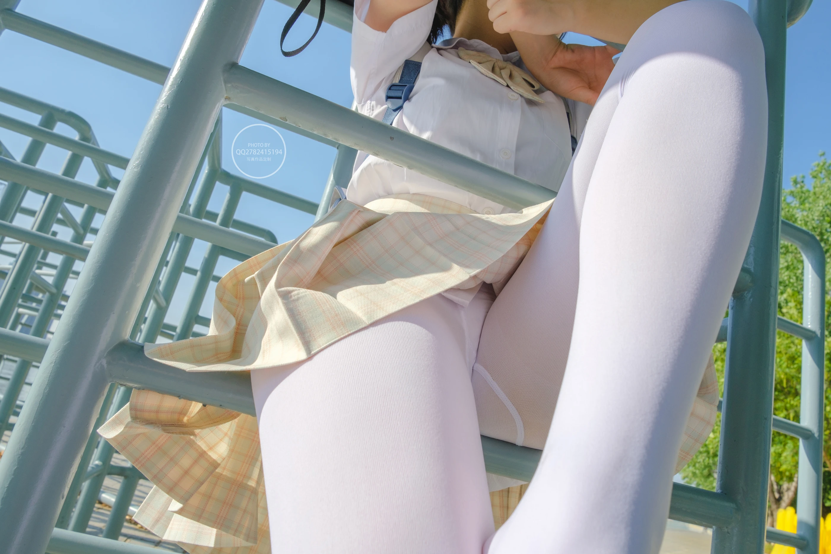 森萝财团 有料 NO.040 海边JK制服白丝 [95P]插图5